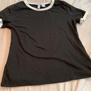 H&M T-Shirt Black size Small - used junior